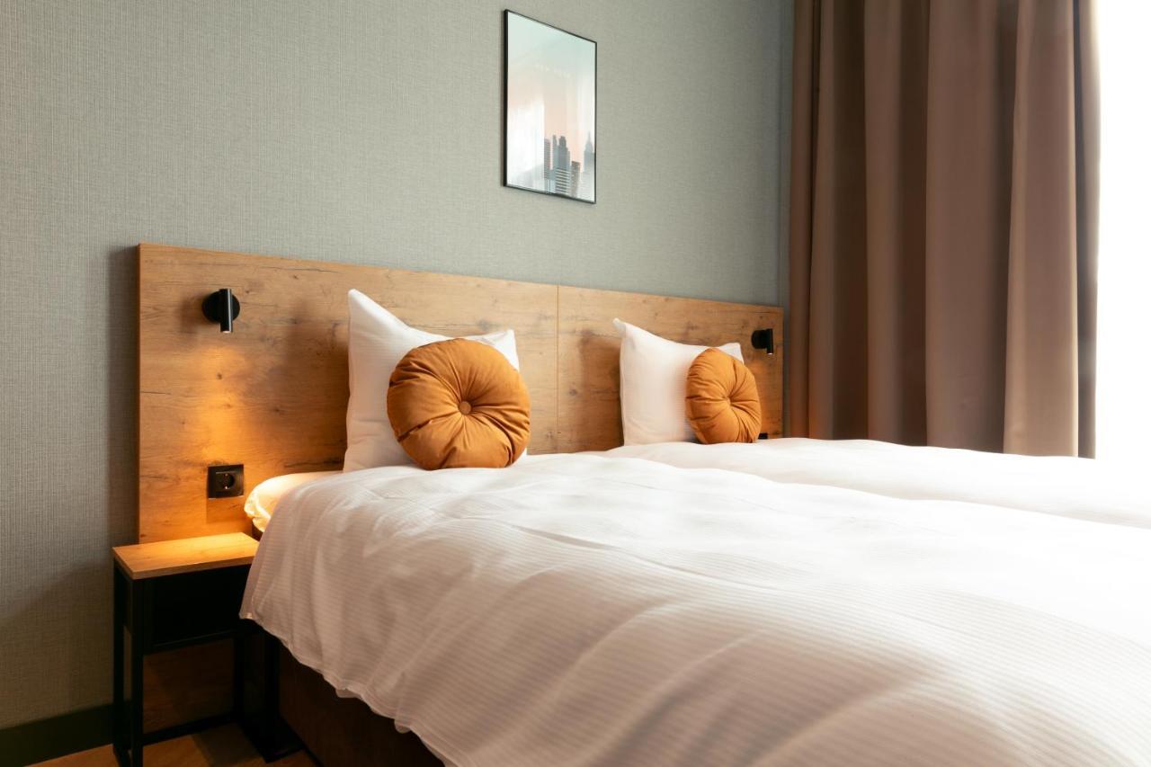 Large Double Room,1555106665:JPEG