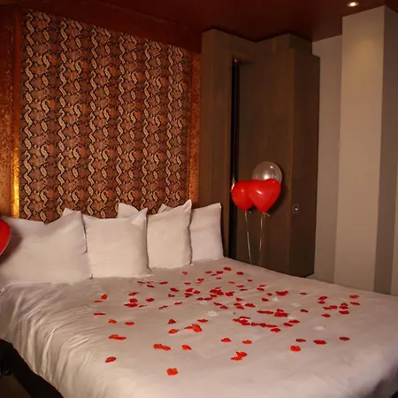 Manzo'S Suites-3